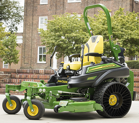 Z955R EFI model shown with optional X® Tweel® Turf airless radial tire technology