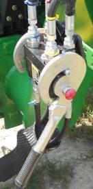 Single-point hydraulic connection on 5E Series Tractor