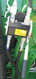 Single-point hydraulic connection on 5M Series Tractor