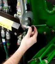 Operating the hydraulic pressure relief knob