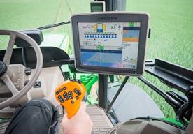 Split screen mode, important spray process information real-time available in the GreenStar™ 3 2630 Display
