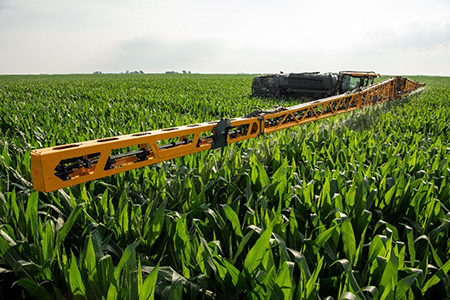 Hagie™ STS Sprayer in corn